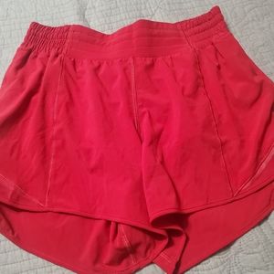 Lululemon Hotty Hot shorts 4", sz 8, red